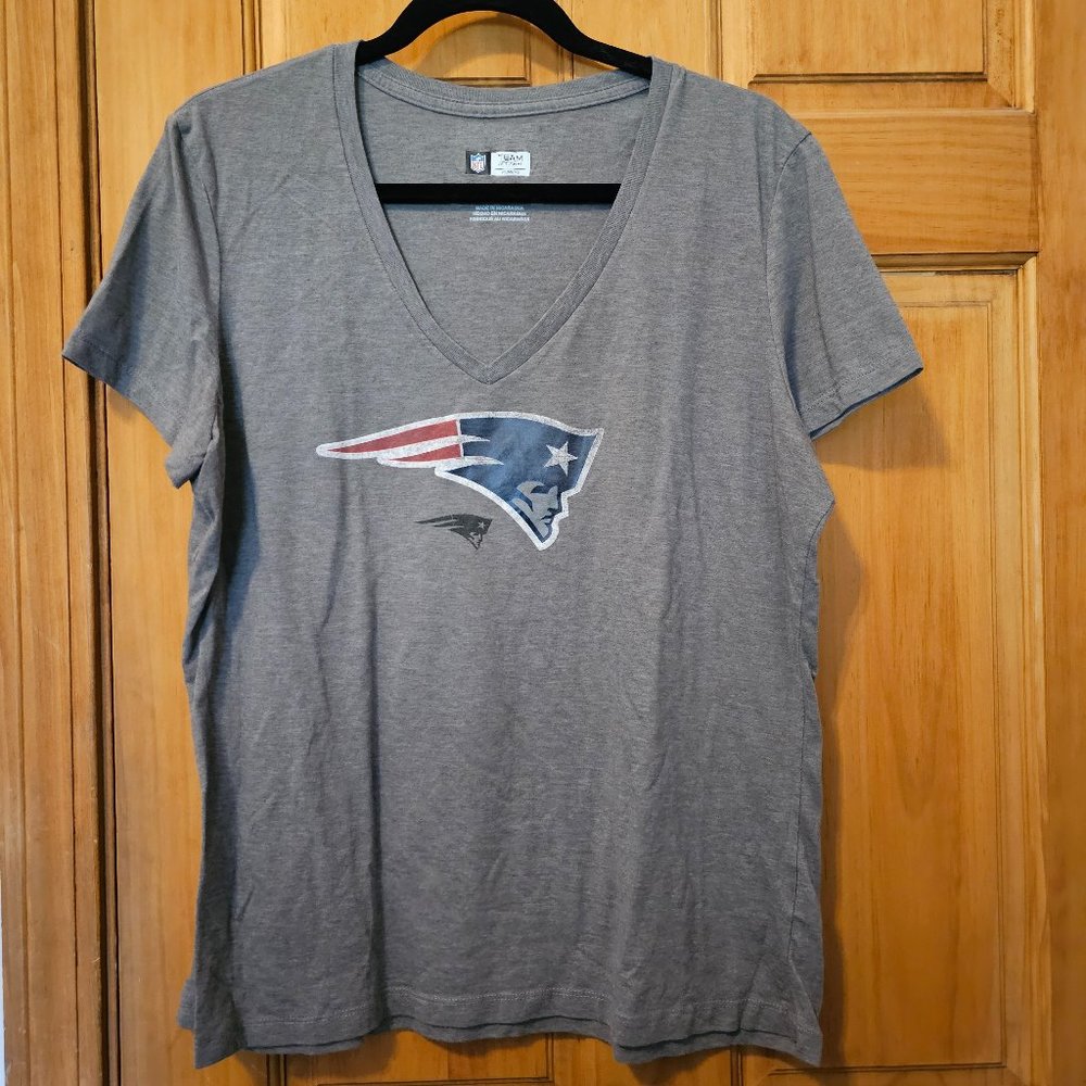 Womens Size XXL Grey V Nech Short Sleeved T Shirt New England Patriots  NFL
